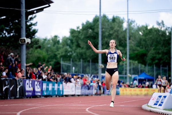 Hanna Klein (LAV Stadtwerke Tuebingen) am 29.05.2022 waehrend der Deutschen Meisterschaften Langstaffel im Otto-Schott-Sportzentrum in Mainz